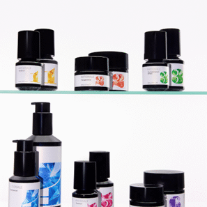 Radiance around the clock. RATIONALE’s skin-identical formulations protect by day and repair by night.