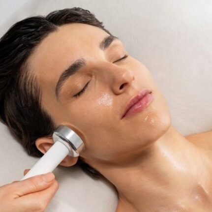 Seeking unparalleled luxury and luminous results? Experience a RATIONALE facial treatment, uniting professional formulations with advanced techniques  for radiant skin health.